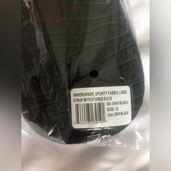 NWT Flojos black/grey wave runner flip flops, size 13. - Picture 4 of 7